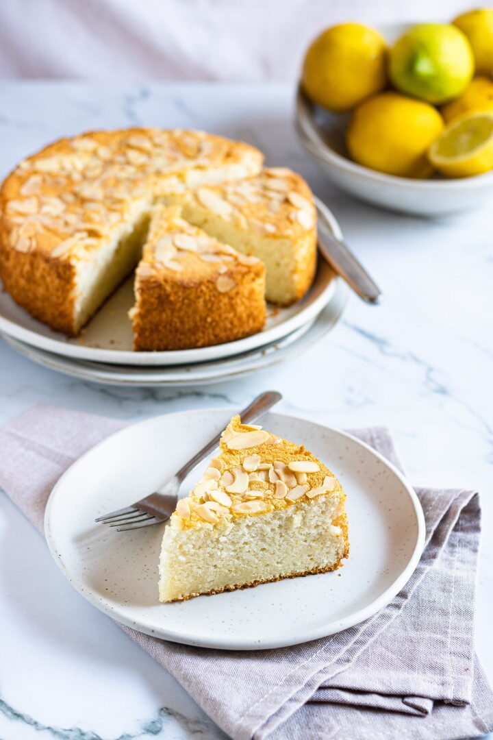 Torta di albumi al limone e mandorle