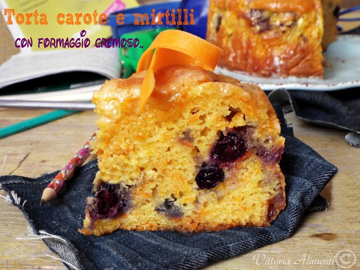 Torta di carote e mirtilli con formaggio cremoso
