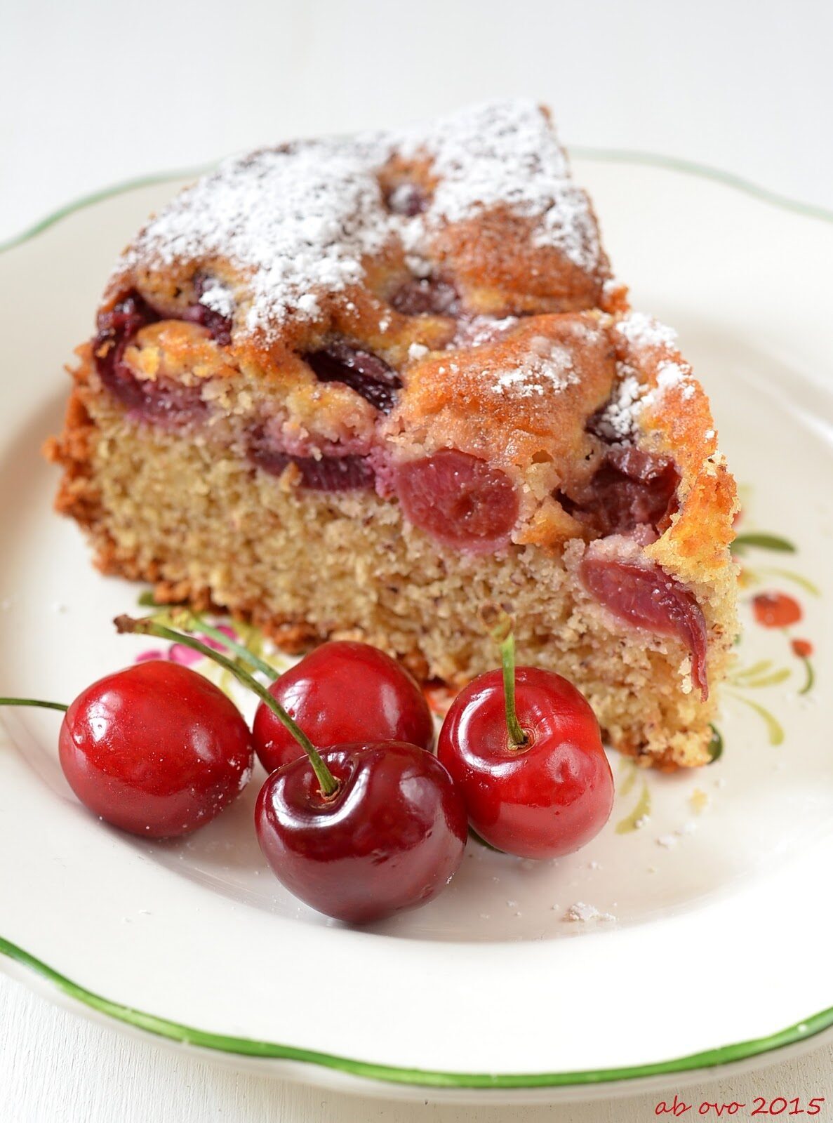 Torta di ciliegie e mandorle