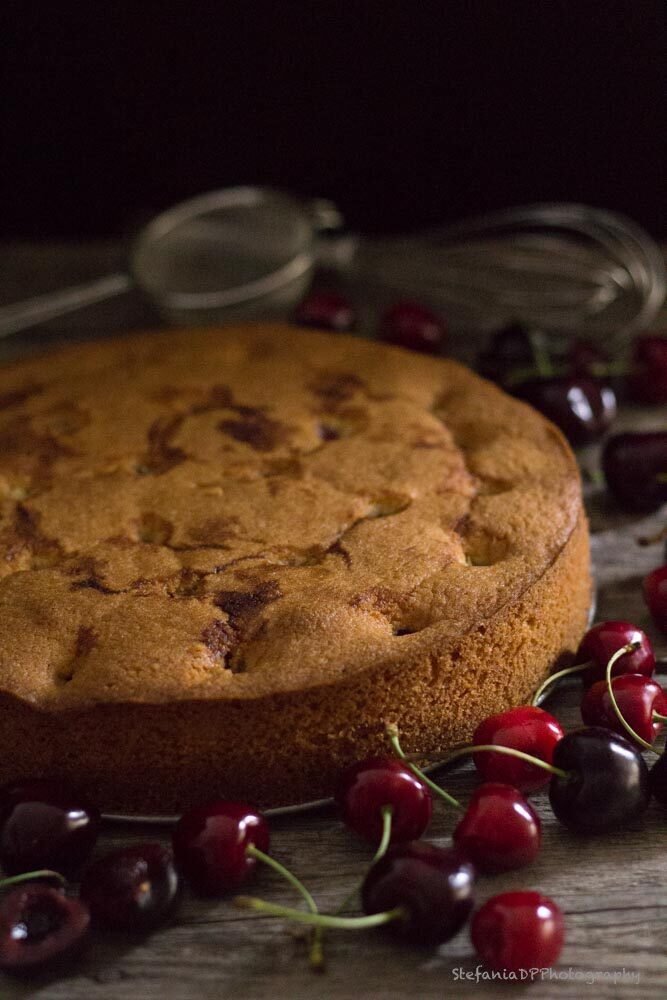 Torta di ciliegie e mandorle