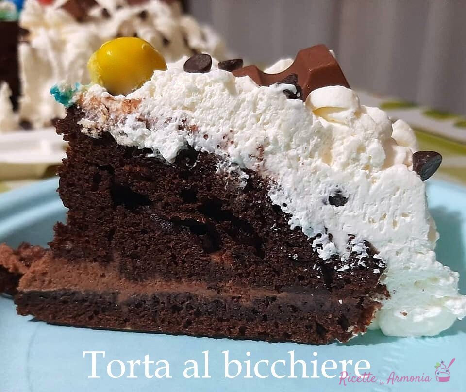Torta di compleanno al bicchiere