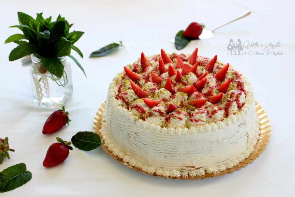 Torta di compleanno – farcita con crema alla philadelphia e bagna al rum e fragola