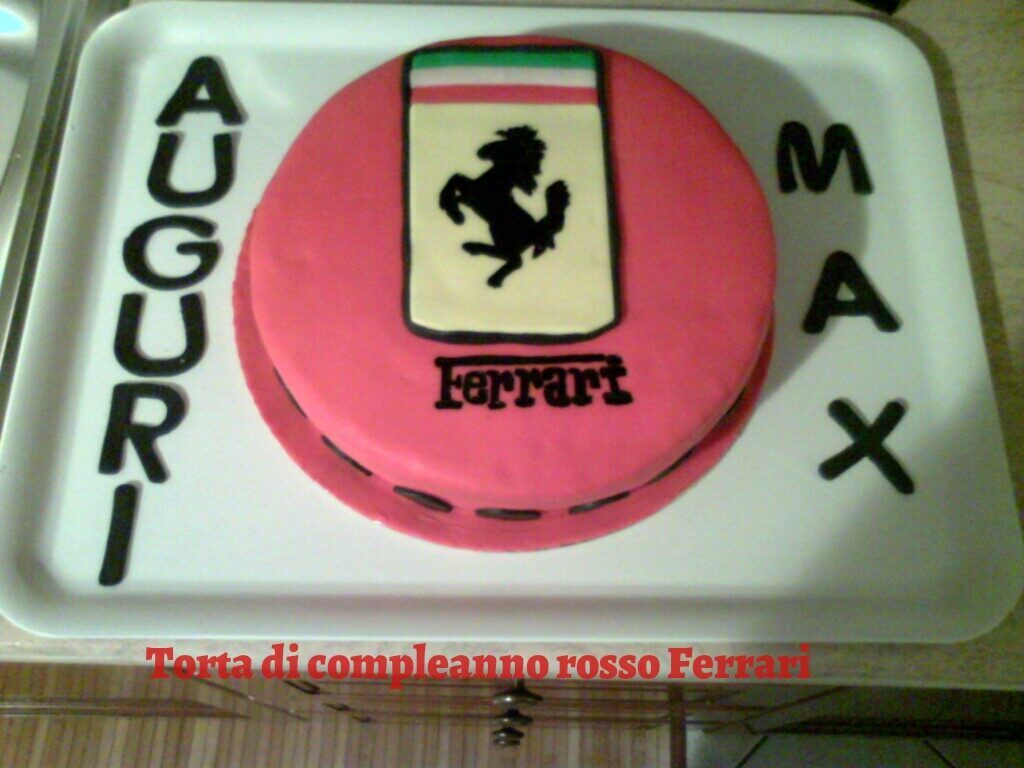 Torta di compleanno rosso ferrari