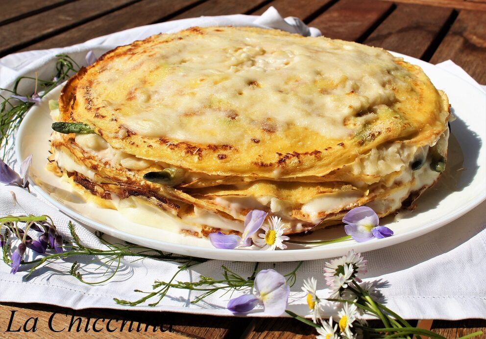 Torta di crepes con asparagi e fontina
