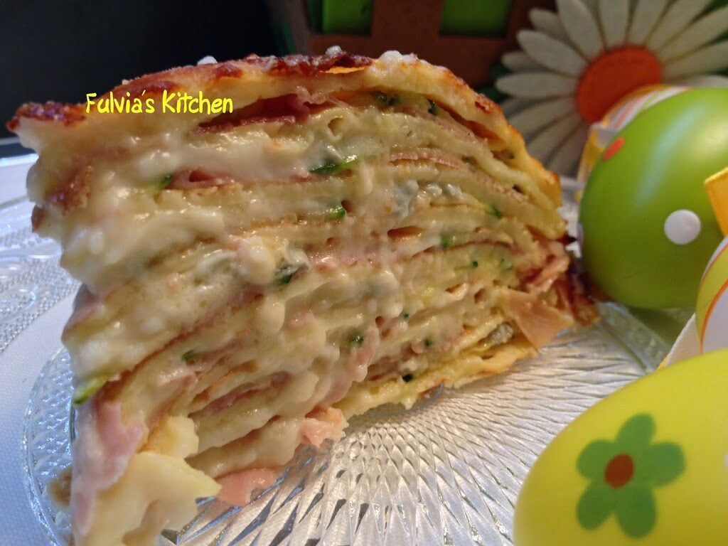 Torta di crespelle con gorgonzola, prosciutto cotto e zucchine