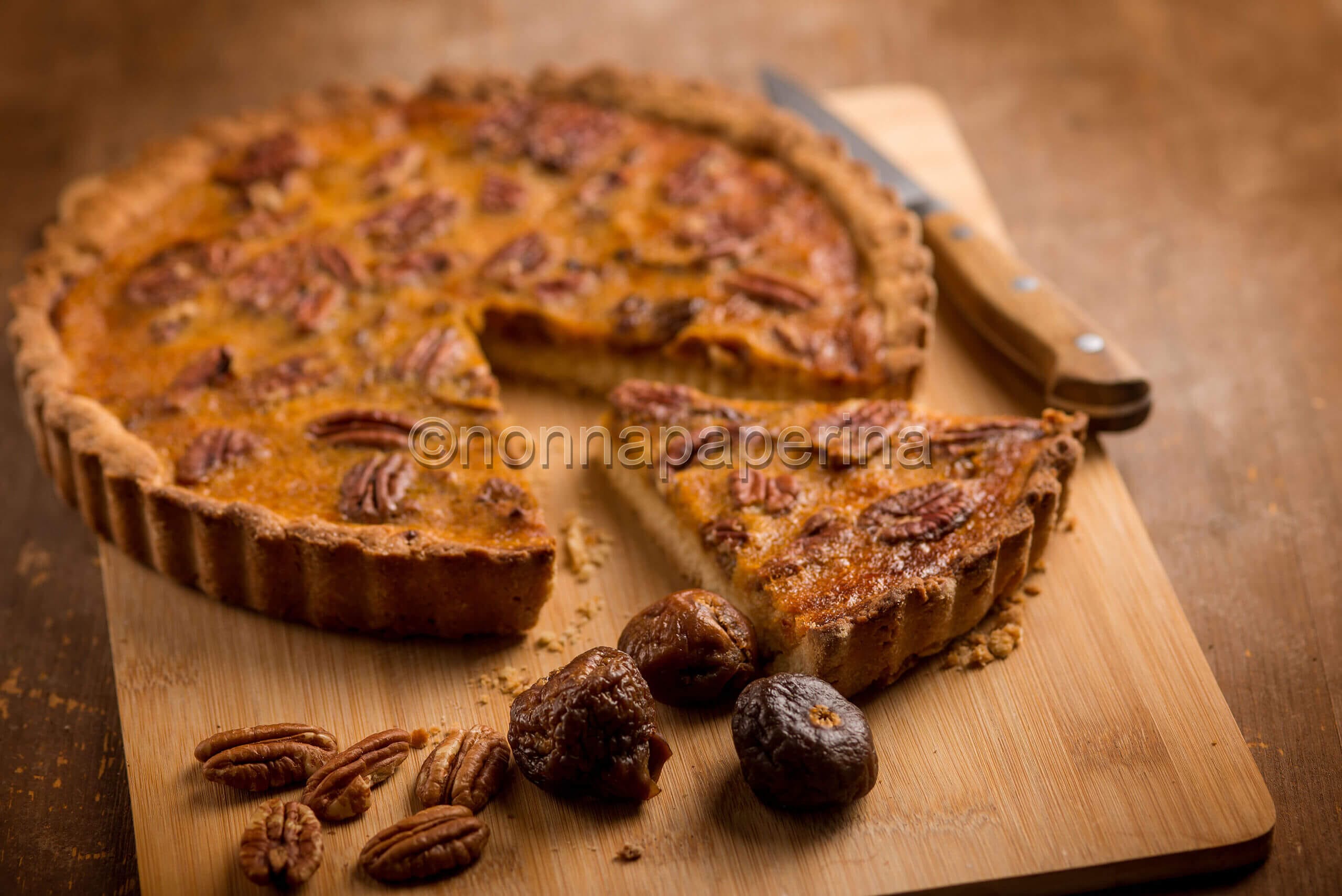 Torta di fichi secchi, un dolce autunnale dal sapore rustico
