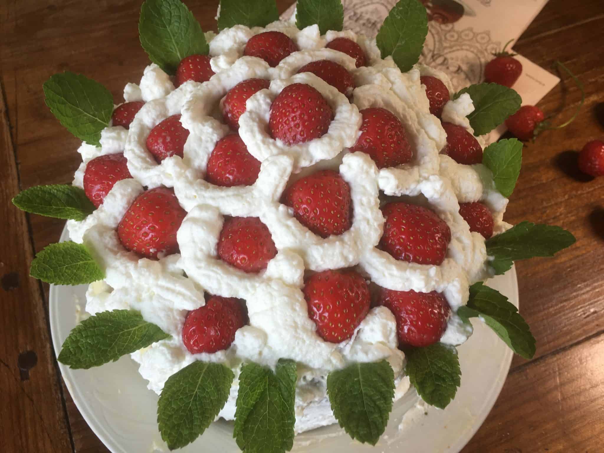 Torta di fragole con crema alla panna