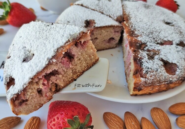 Torta di fragole in padella keto low carb senza glutine senza zucchero