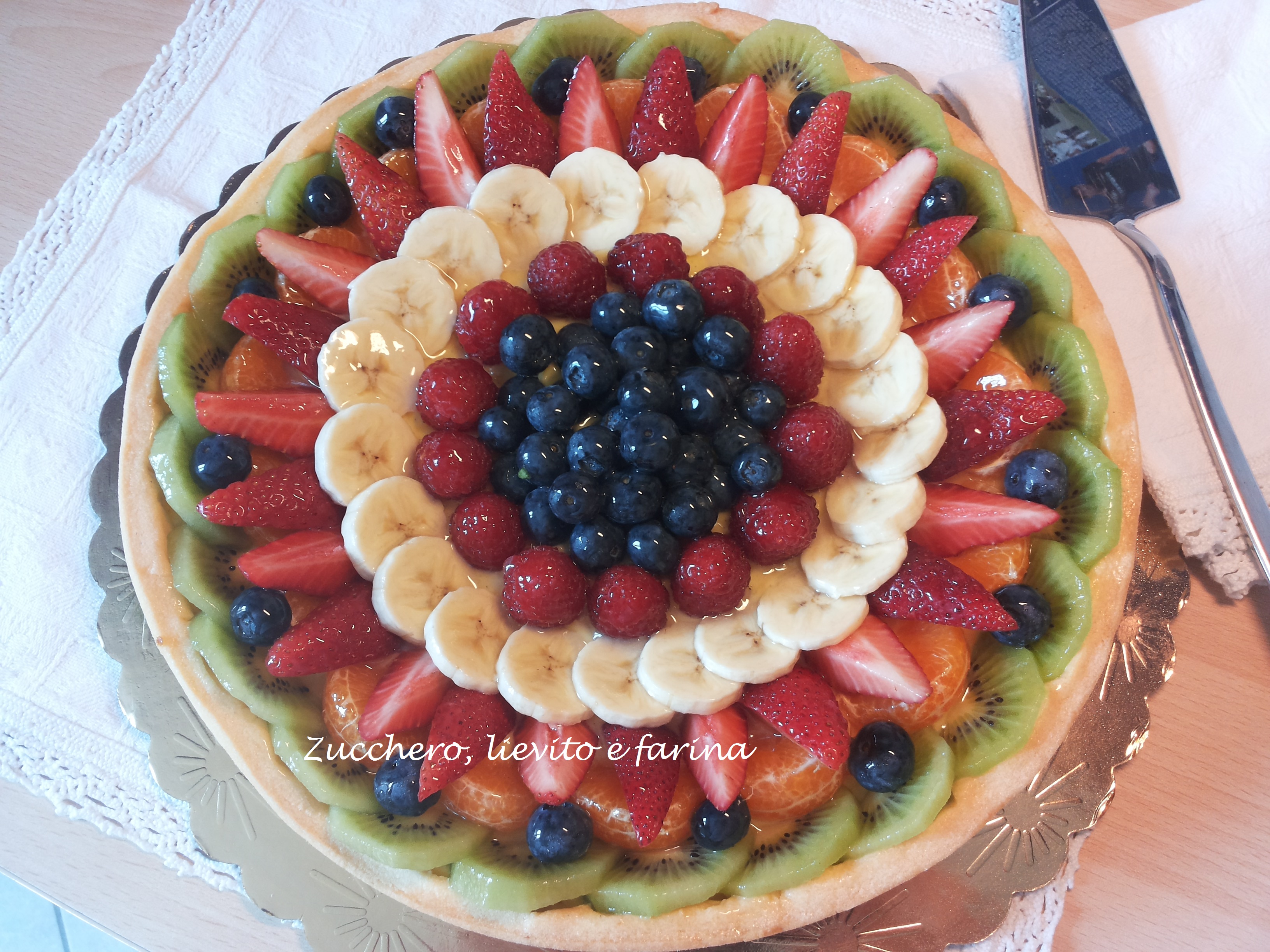 Torta di frutta con pasta frolla e crema