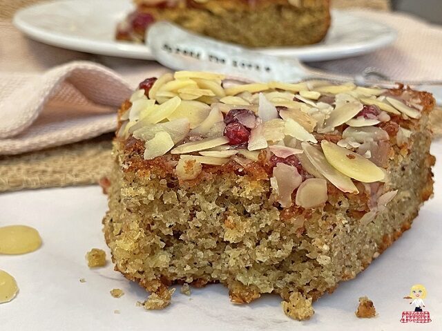 Torta di grano saraceno e mirtilli rossi