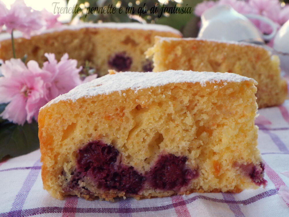 Torta di lamponi con bucce di limone e mandarini cinesi