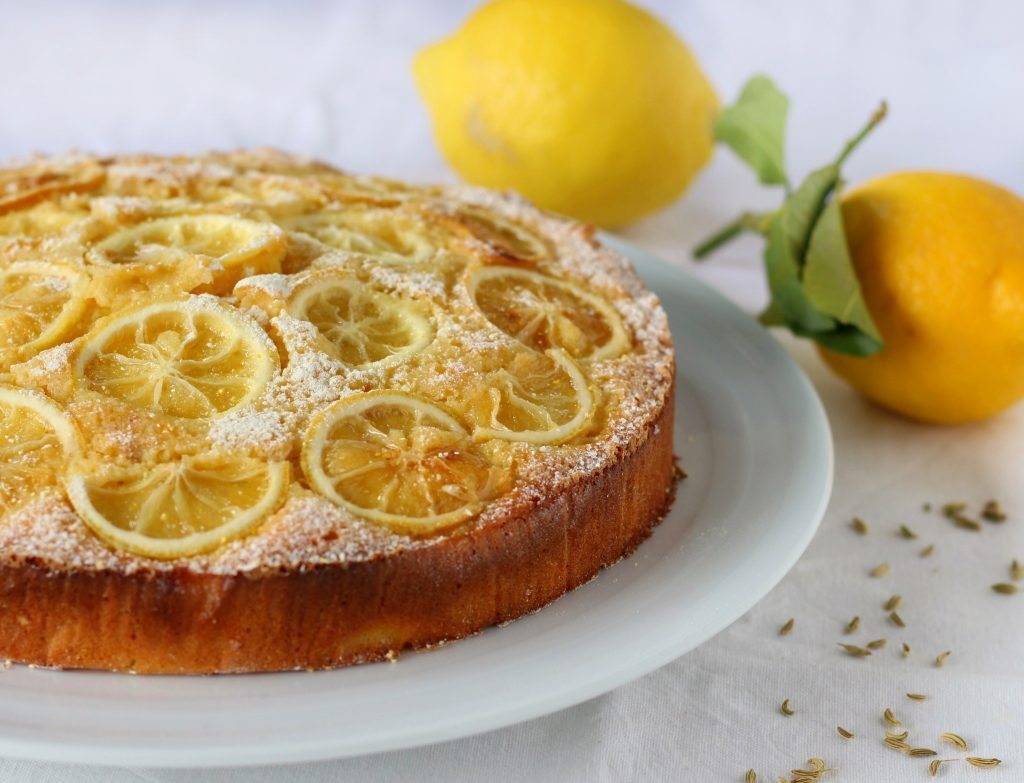 Torta di limoni frullati mandorle e finocchietto