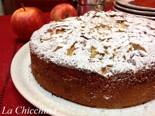 Torta di mandorle, mele e pere