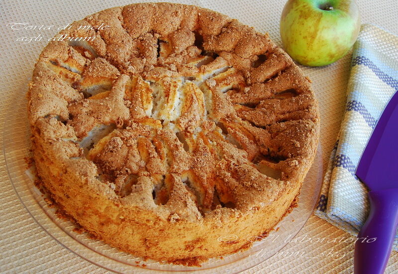 TORTA DI MELE AGLI ALBUMI