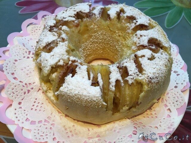 Torta di mele al vapore con il cuco