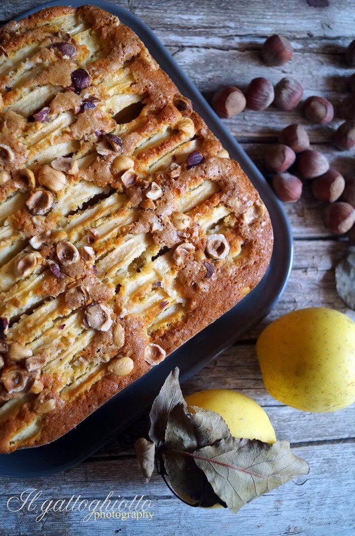 Torta di mele con farina di kamut e nocciole