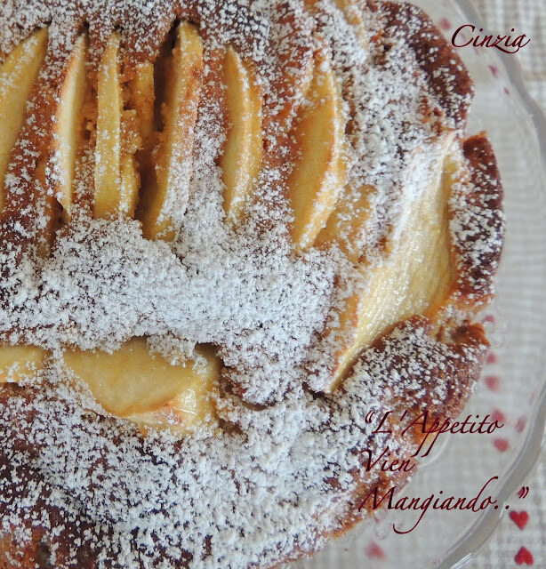 Torta di mele con farina integrale e nocciole