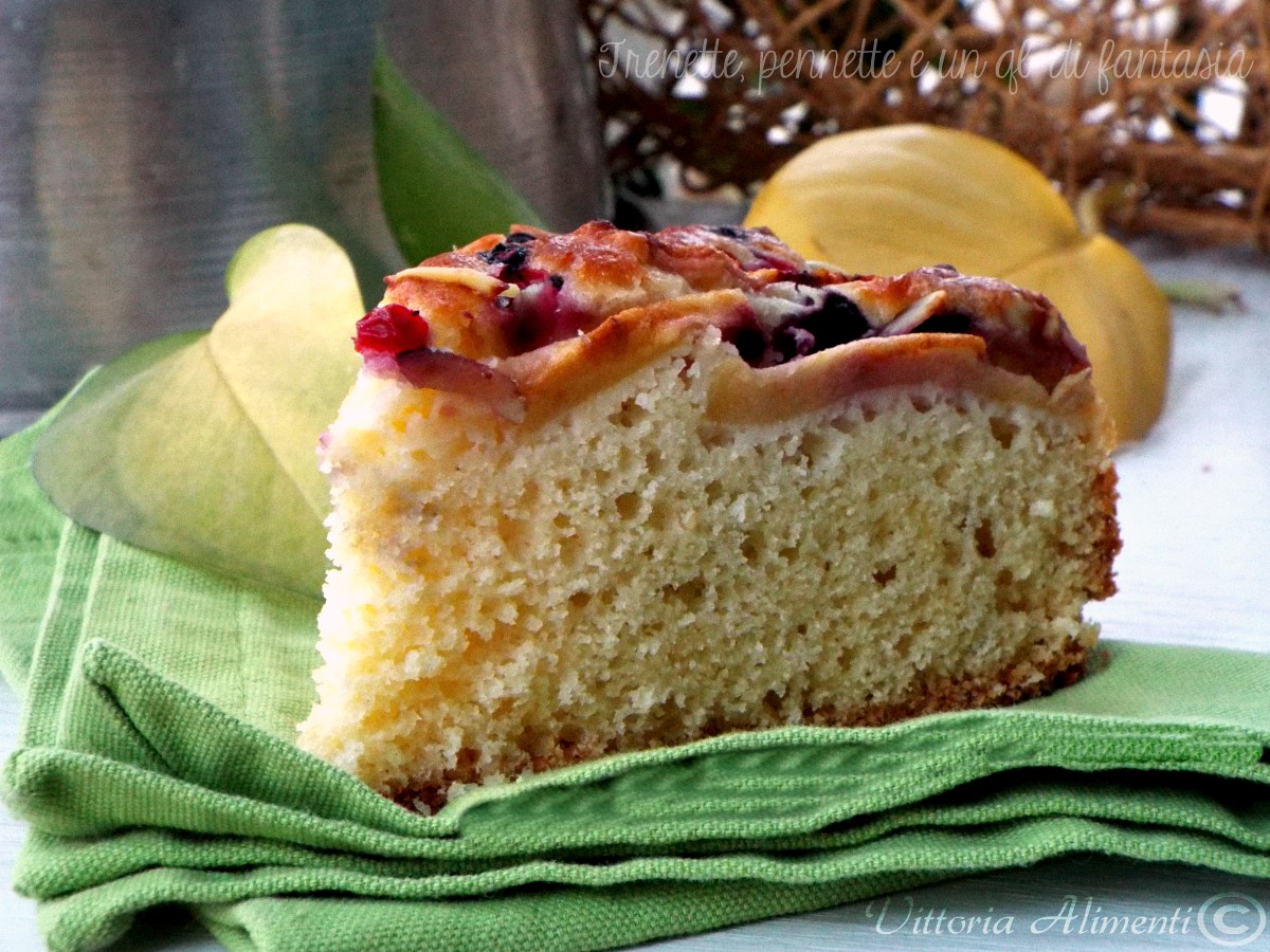Torta di mele con succo d’ananas e frutti rossi