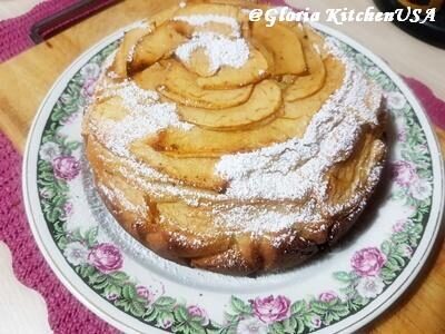 Torta di mele con yogurt bianco