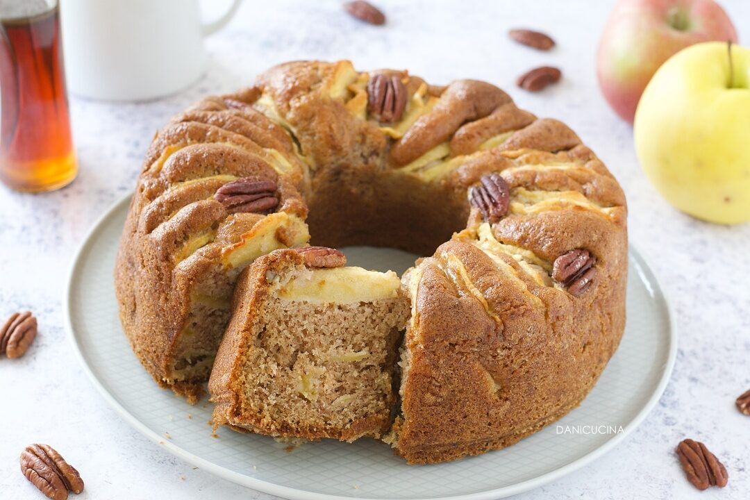 Torta di mele e noci pecan con sciroppo d’acero