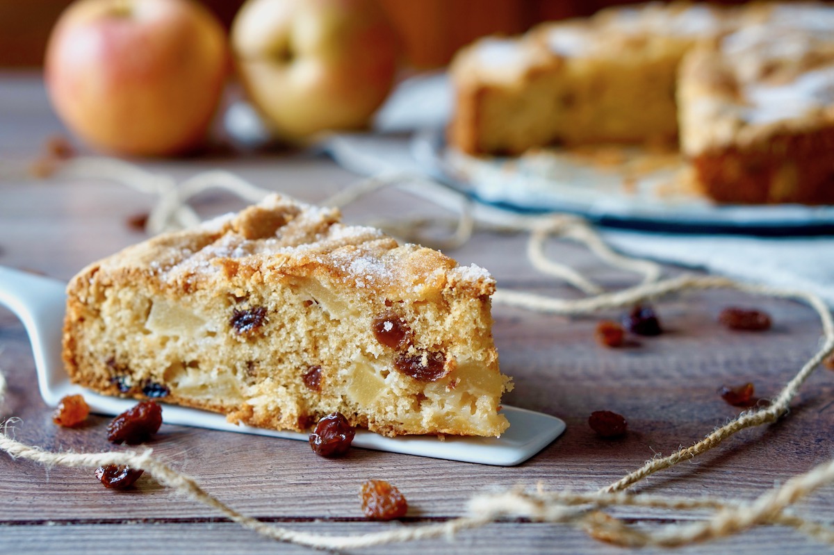 Torta di mele e uvetta