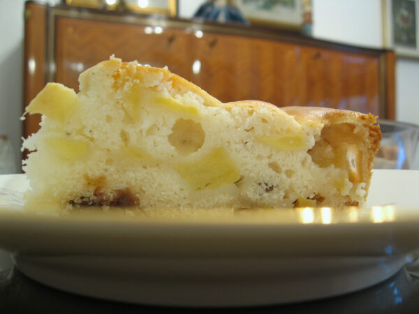 Torta di mele e uvetta