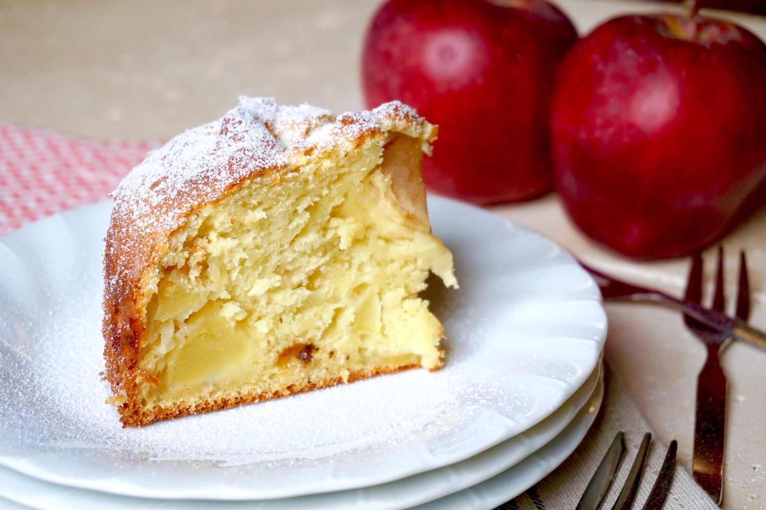 Torta di mele, ricotta e uvetta