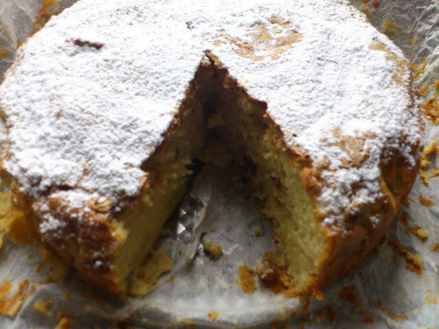 Torta di mele, ricotta e uvetta