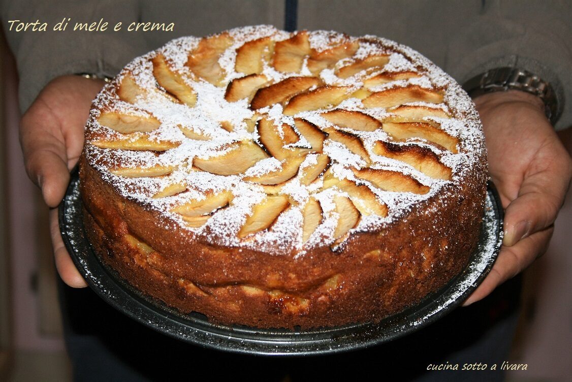 Torta di mele ripiena di crema , perche’ noi festeggiamo sempre senza un motivo o forse abbiamo ogni giorno un motivo