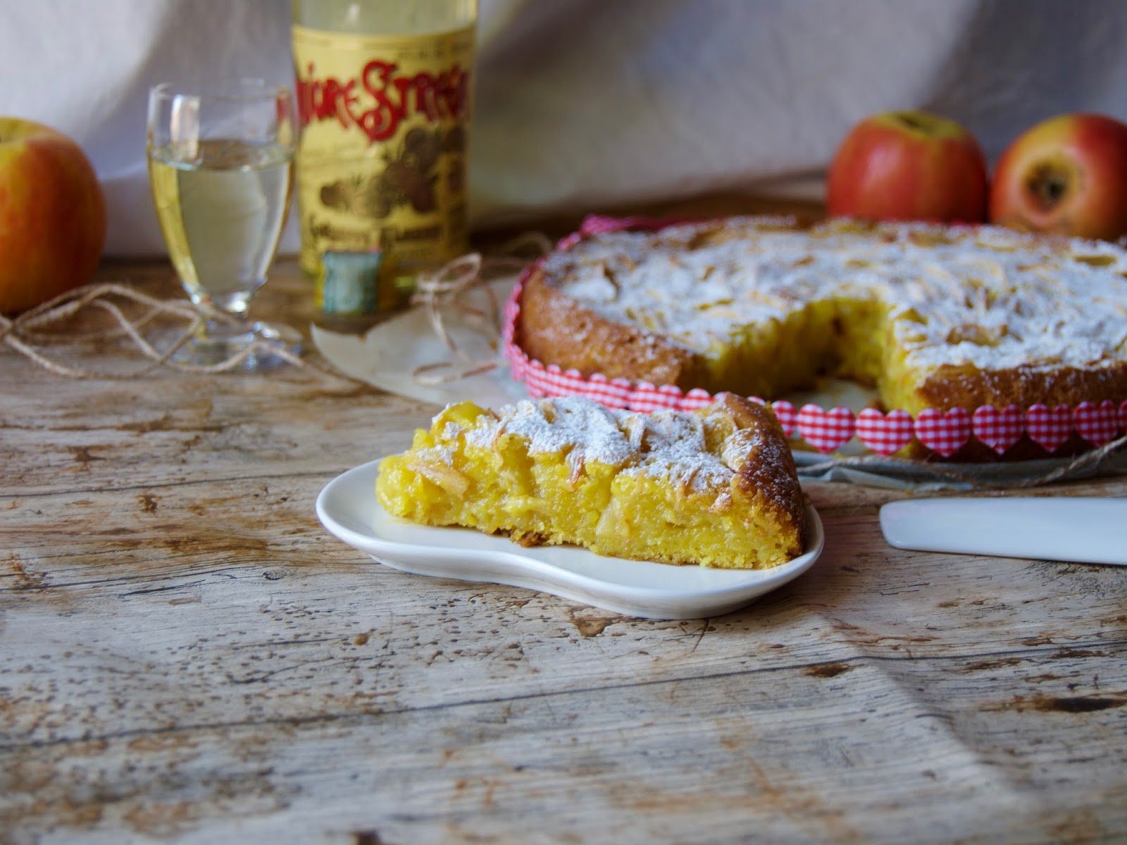 Torta di mele vegana alla zafferano