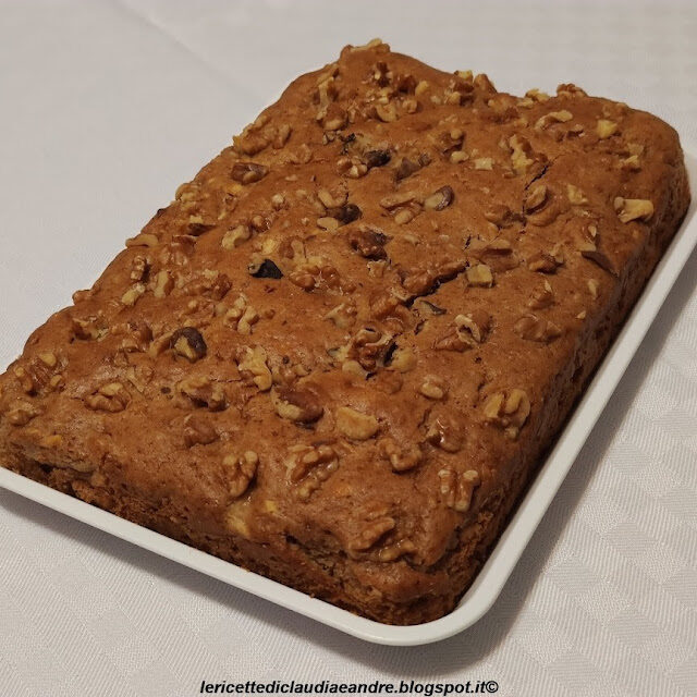 Torta di mele veloce con noci e succo di pera