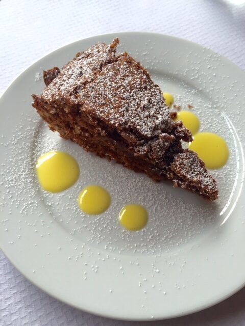 Torta di noci e cioccolato fondente