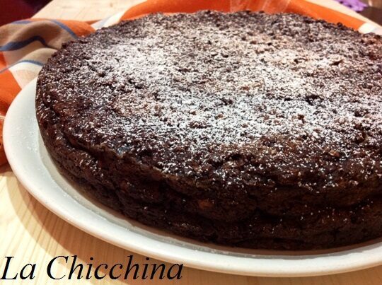 Torta di pane, amaretti e cioccolato