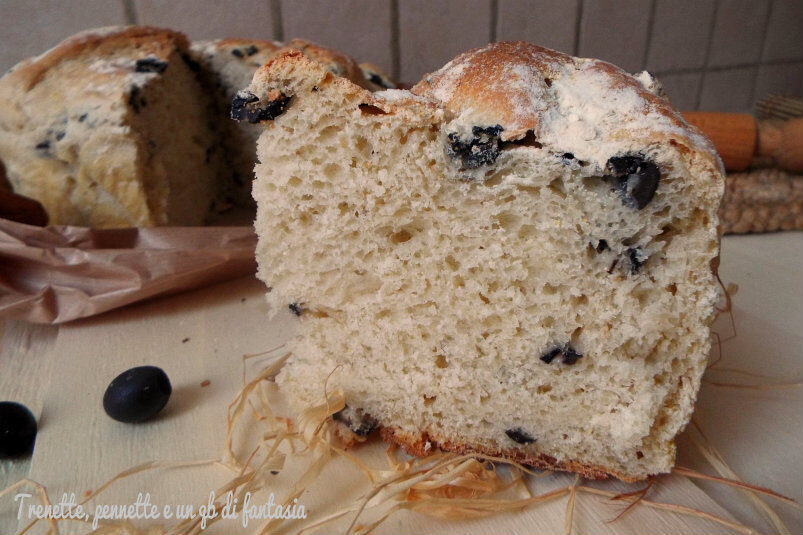 Torta di pane con patate e olive nere