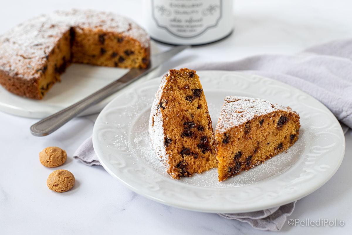 Torta di pane grattugiato con amaretti e cioccolato
