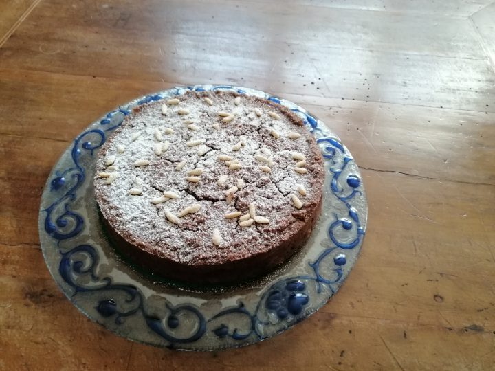 Torta di pangrattato al cioccolato
