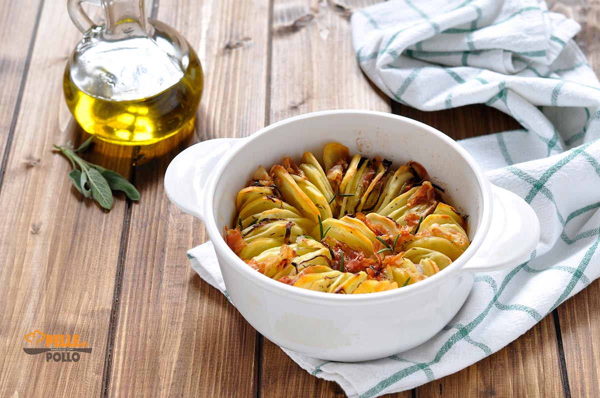 Torta di patate al forno con erbe e pancetta