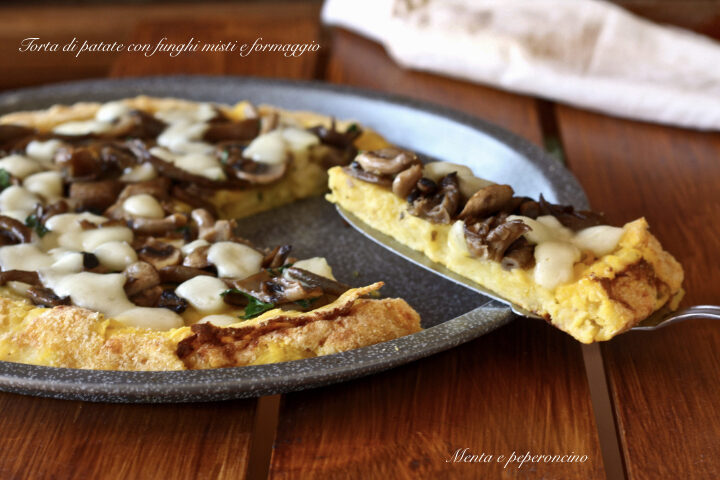Torta di patate con funghi misti e formaggio