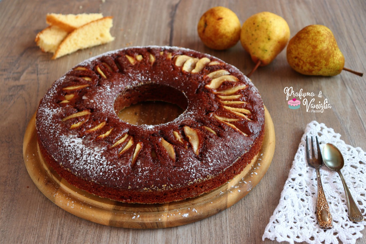 Torta di pere e cacao con avanzi di pan di spagna