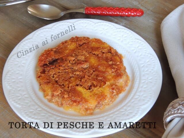 Torta di pesche e amaretti