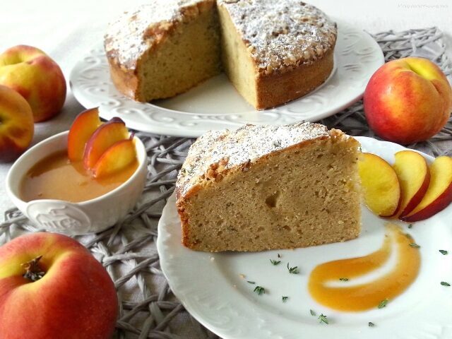 Torta di pesche frullate al timo