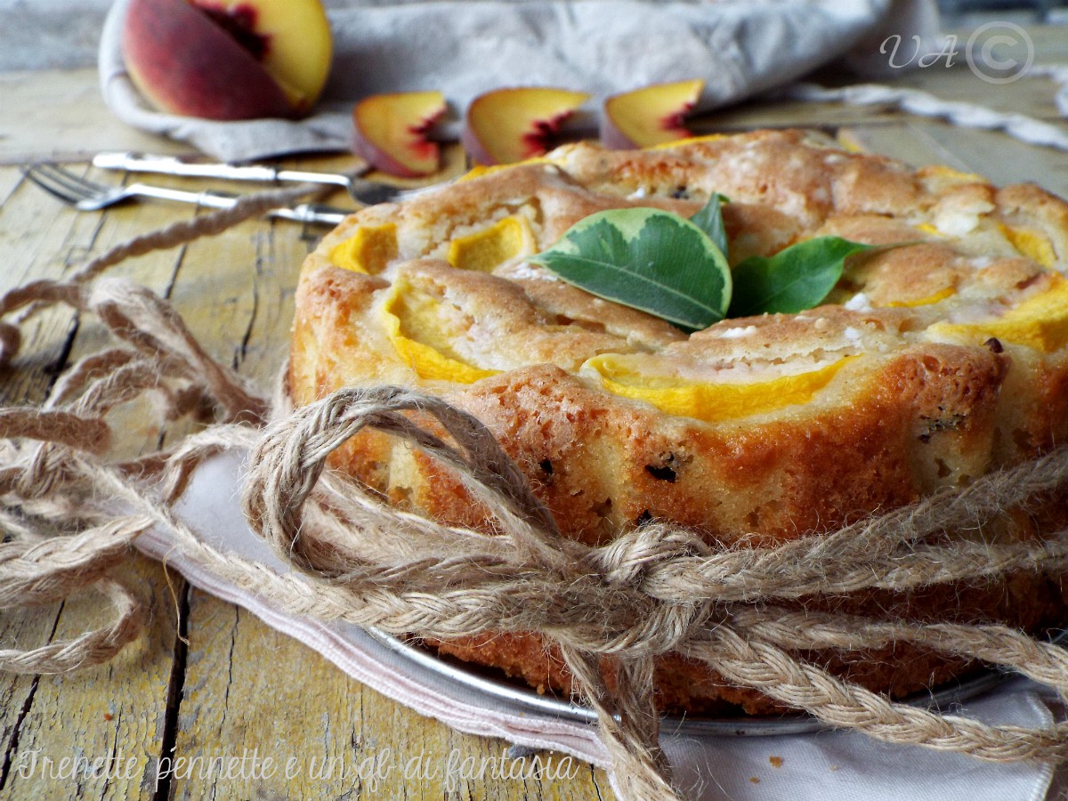Torta di pesche ricotta e gocce di cioccolato