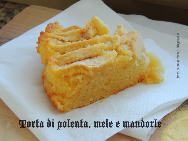 Torta di polenta, mele e mandorle