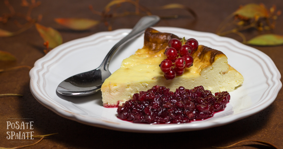 Torta di ricotta con salsa di ribes