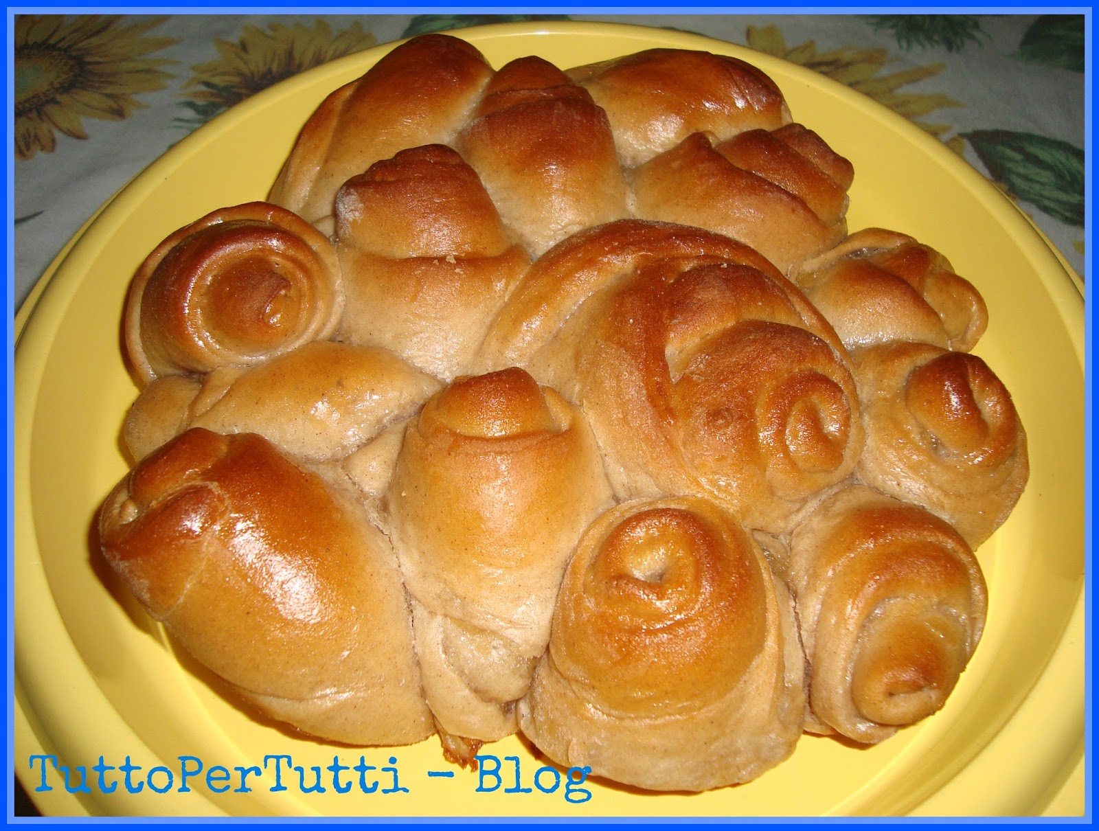 Torta di rose alla cannella con marmellata