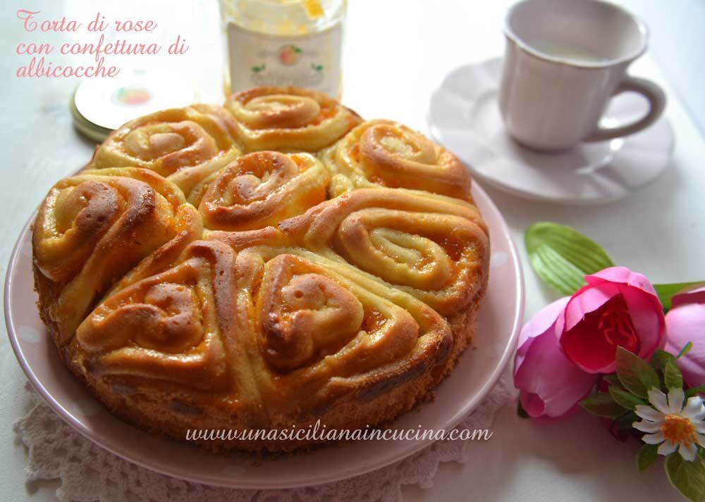 Torta di rose con confettura di albicocche