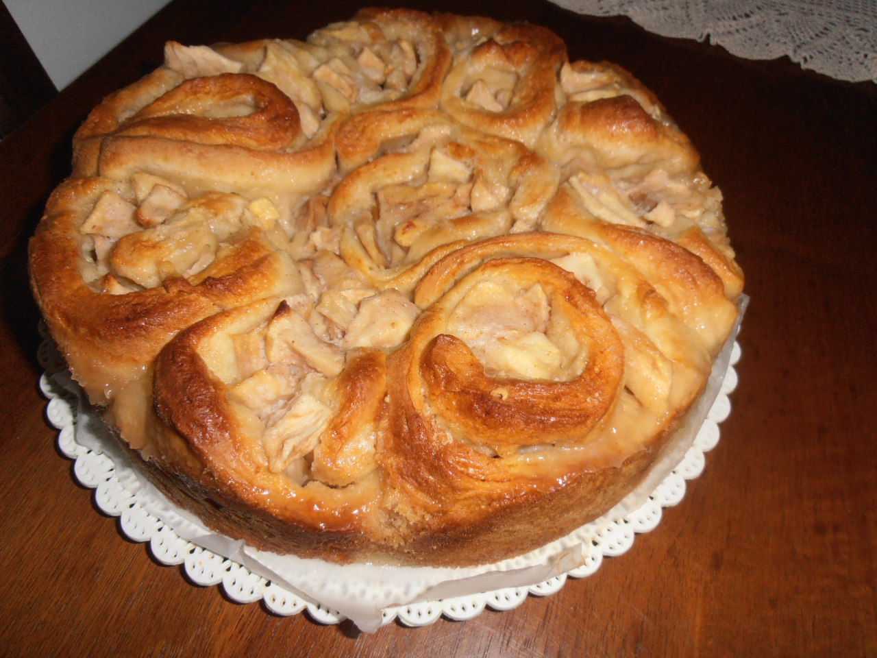 Torta di rose con mele e crema al burro