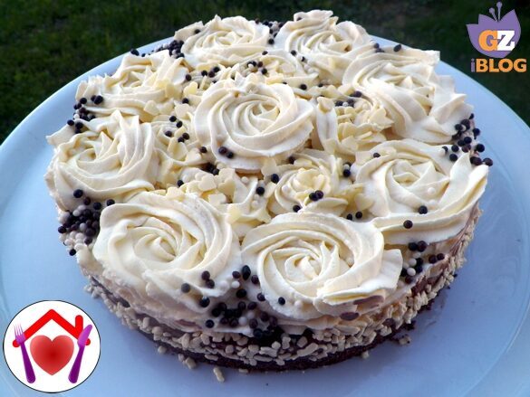 Torta di rose di cioccolato