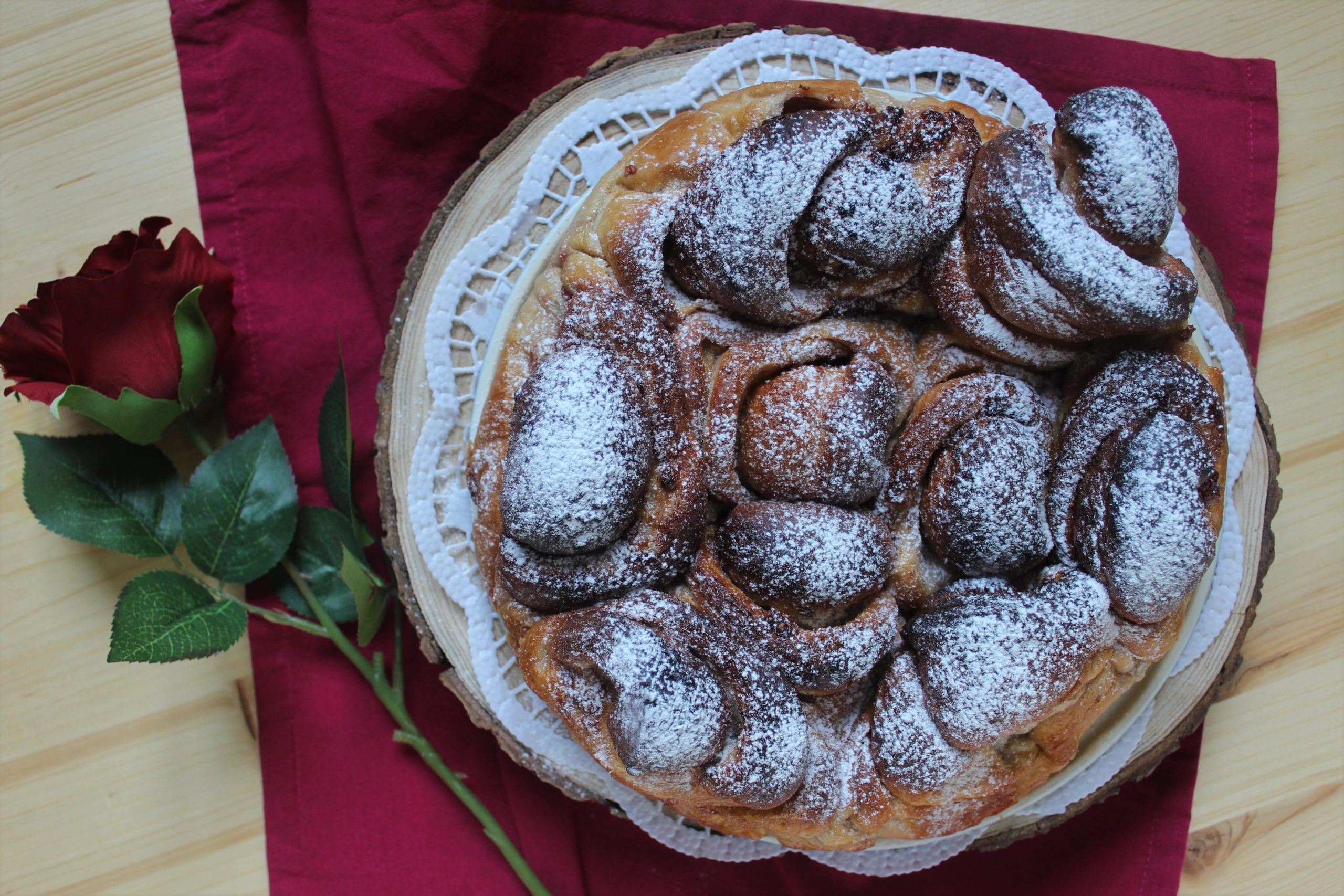 Torta di rose profumata ai lamponi