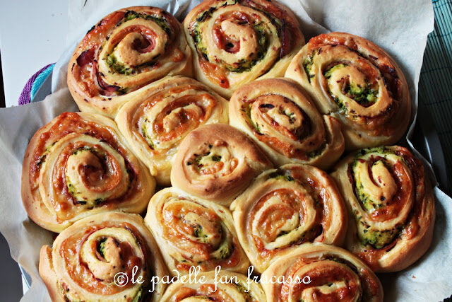 TORTA DI ROSE SALATA E CHE RAZZA DI BLOGGER CHE SONO …. INTANTO CAMMINO SU UN RED CARPET